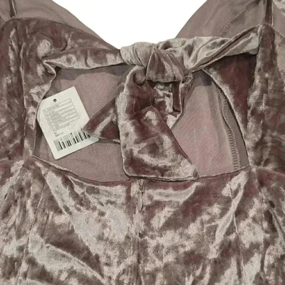 Urban Outfitters Sexy Women Crushed Velvet Flowy Pink Ruffle Romper Size Medium - Picture 5 of 12